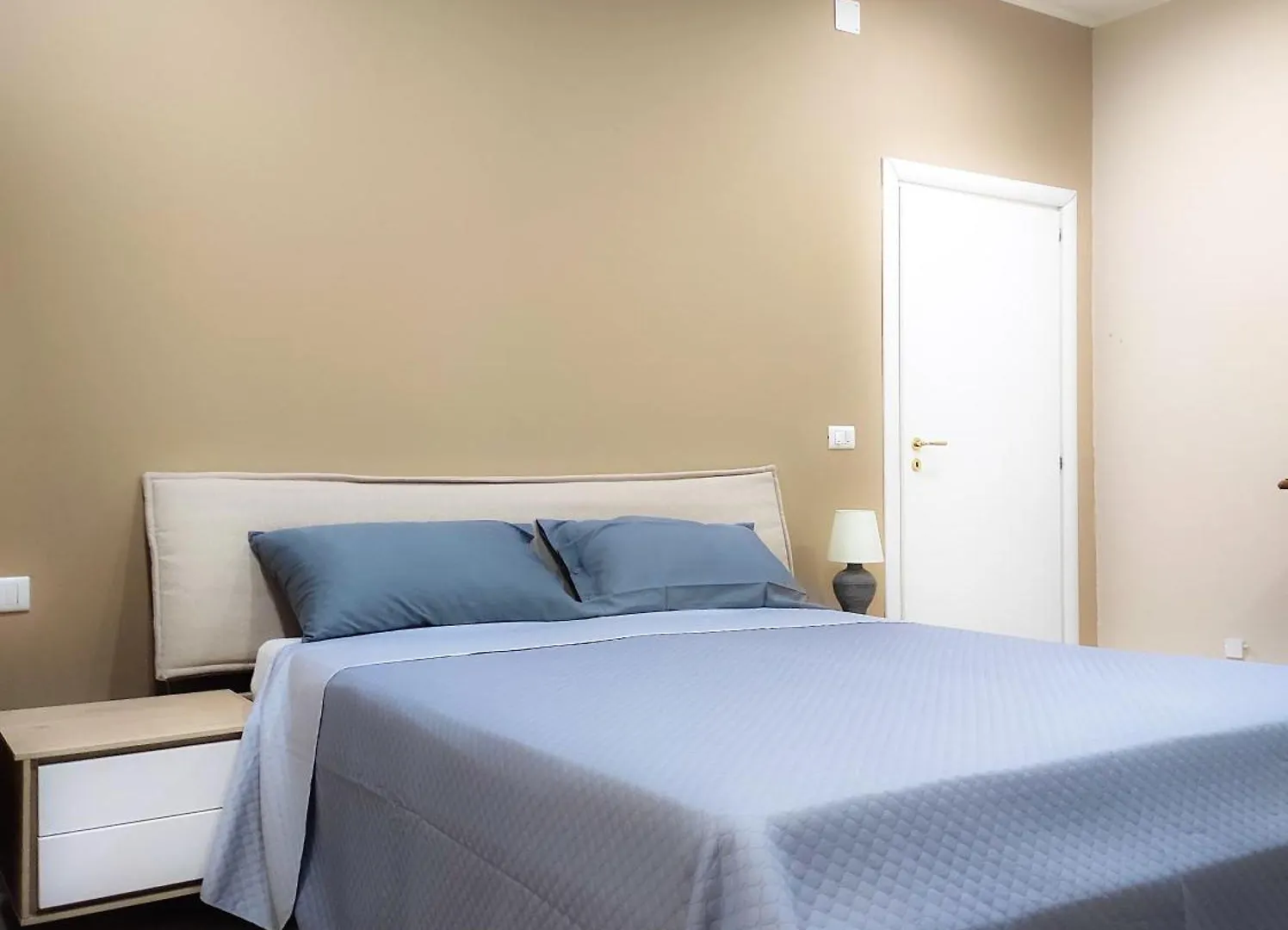 76 Avenue Suites Wi-Fi - Shuttle contacts