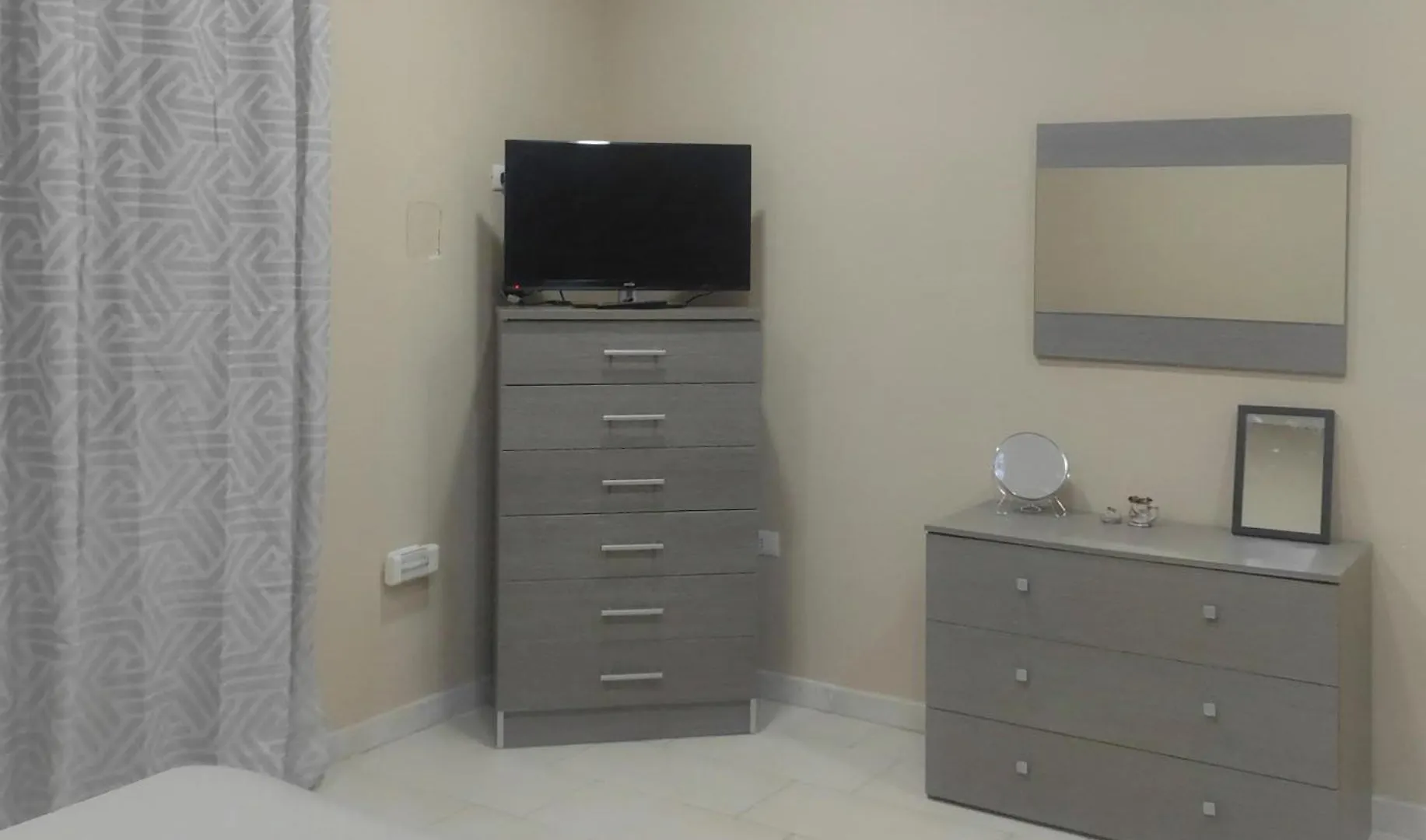 76 Avenue Suites Wi-Fi - Shuttle Reggio Calabria 0*,  Italy